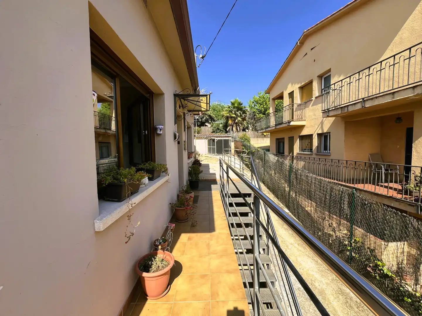 Vista exterior de Casa o chalet en venta en Palau-solità i Plegamans con Aire acondicionado, Calefacción y Jardín privado