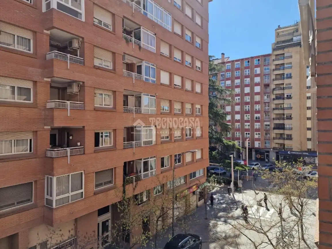 Vista exterior de Piso en venta en Huesca con Calefacción y Trastero