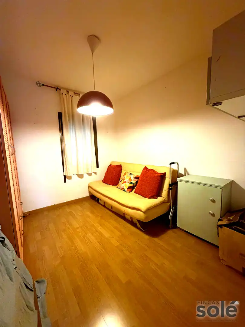 Sala d'estar de Pis en venda en Santa Coloma de Gramenet amb Terrassa i Moblat