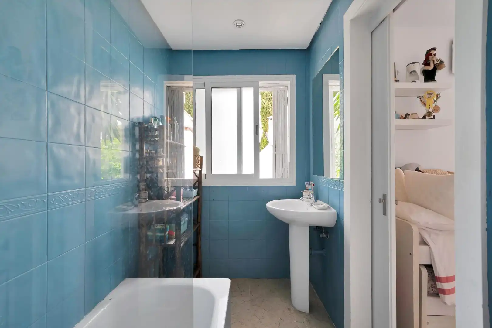 Baño de Casa adosada en venta en Marbella con Aire acondicionado, Terraza y Trastero