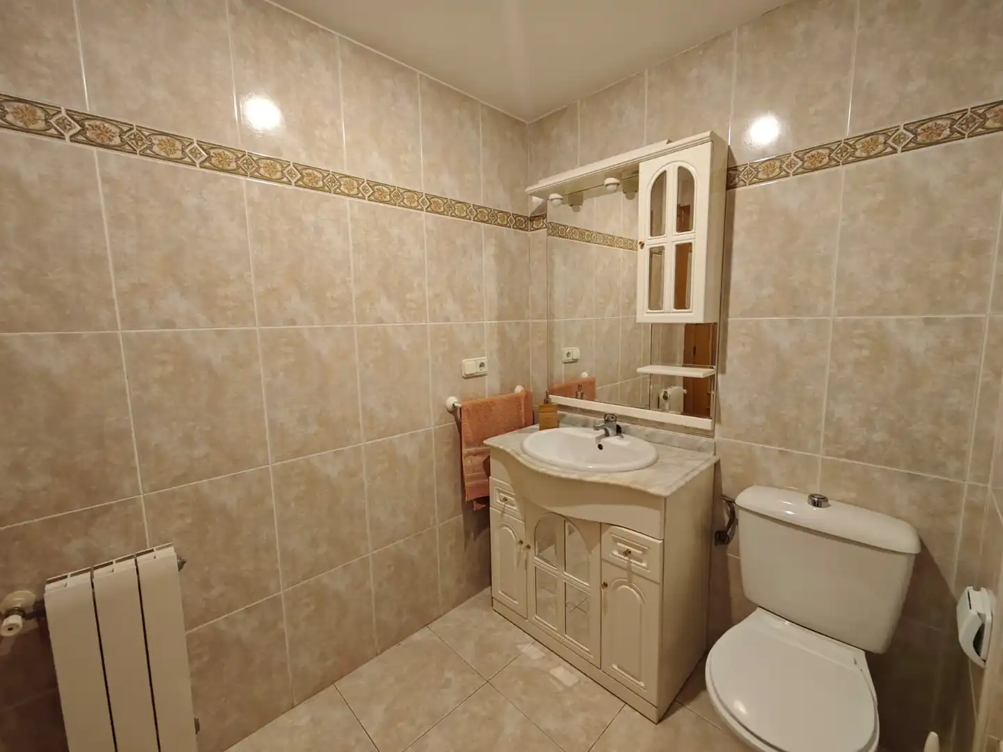 Bathroom of Flat for sale in Valencia  with Air Conditioner, Furnished and Oven