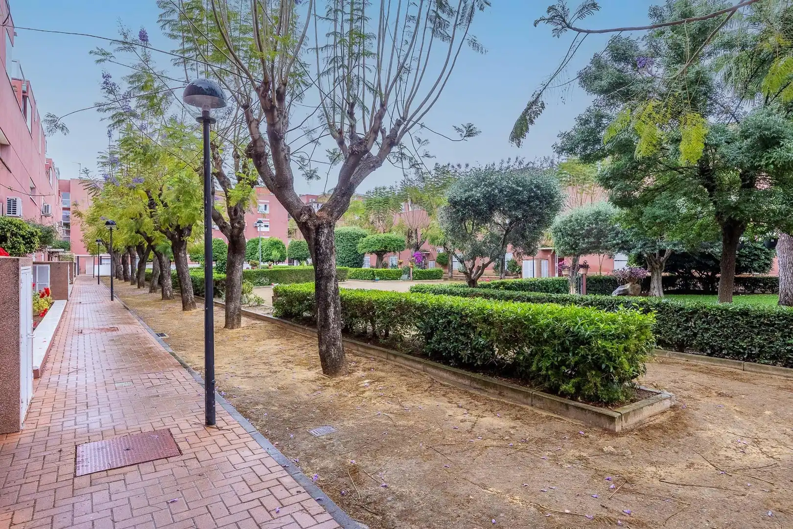 Exterior view of Houses for sale in Sevilla  with Air Conditioner, Private garden and Storage room