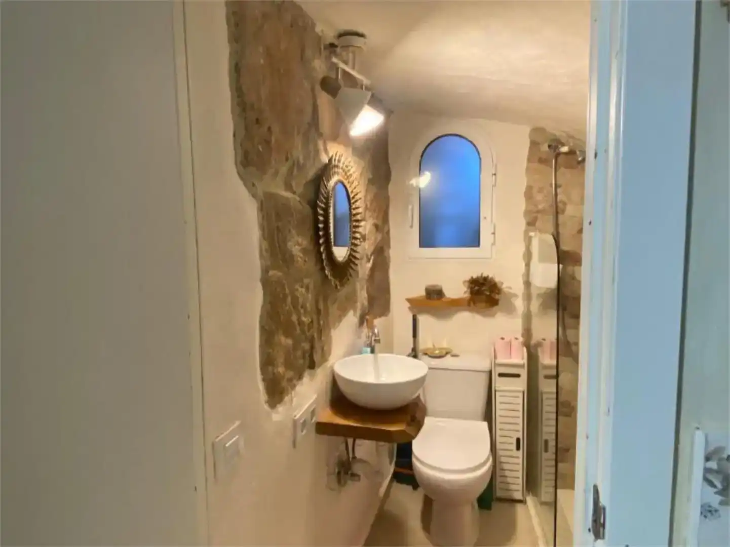 Badezimmer von Wohnung zur Miete in Gilet mit Klimaanlage