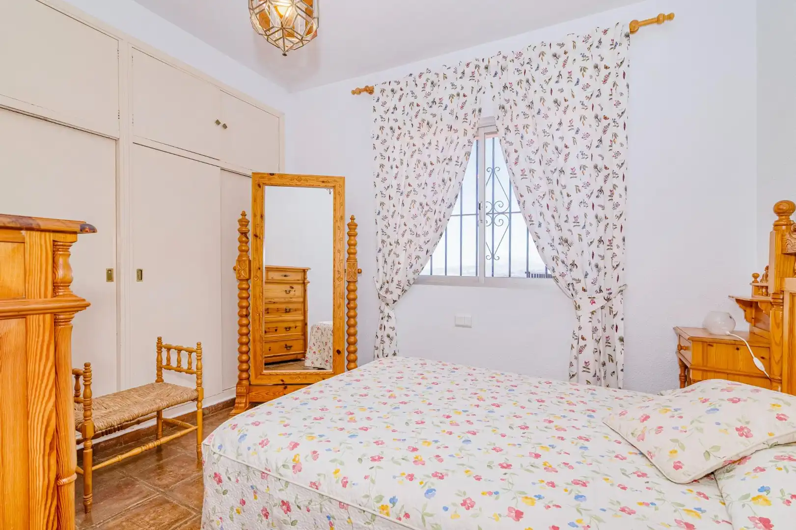 Habitación de Casa o chalet en venta en Motril con Jardín privado, Terraza y Piscina