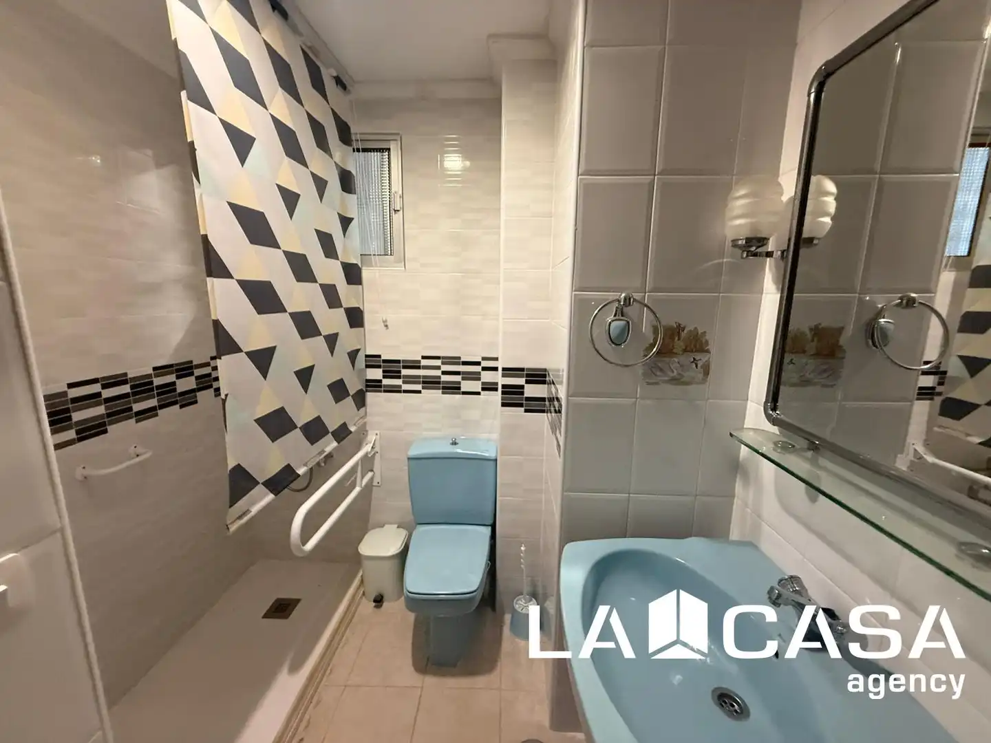 Bathroom of Flat for sale in Dos Hermanas