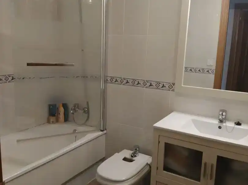 Badezimmer von Wohnung zur Miete in  Sevilla Capital mit Klimaanlage und Schwimmbad
