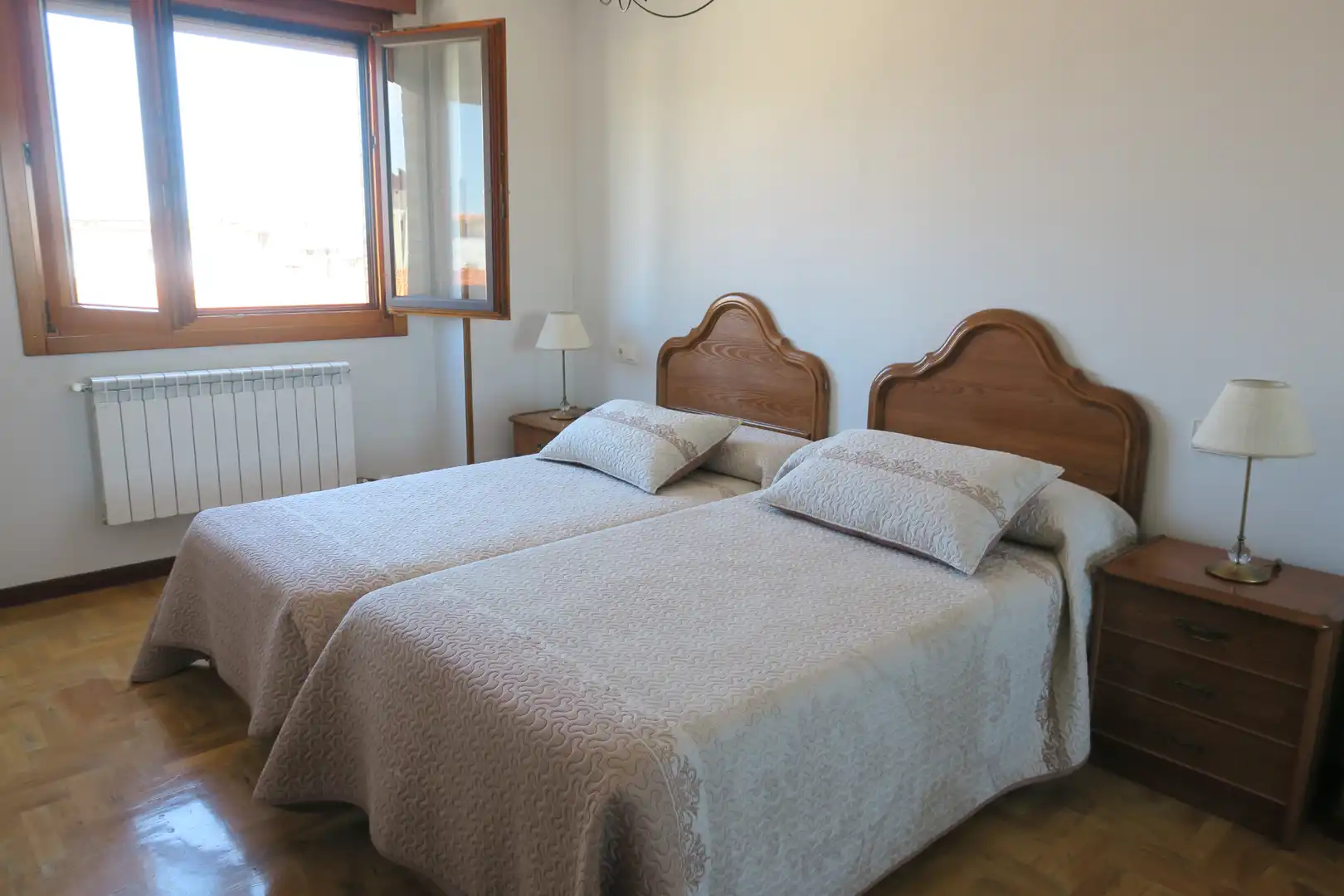 Habitación de Piso en venta en Avilés con Calefacción, Parquet y Terraza