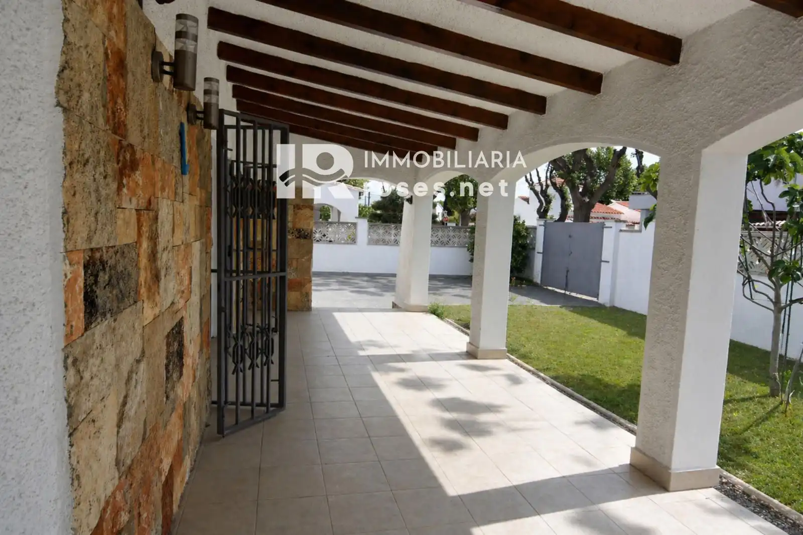 Exterior view of Houses for sale in Empuriabrava  with Air Conditioner
