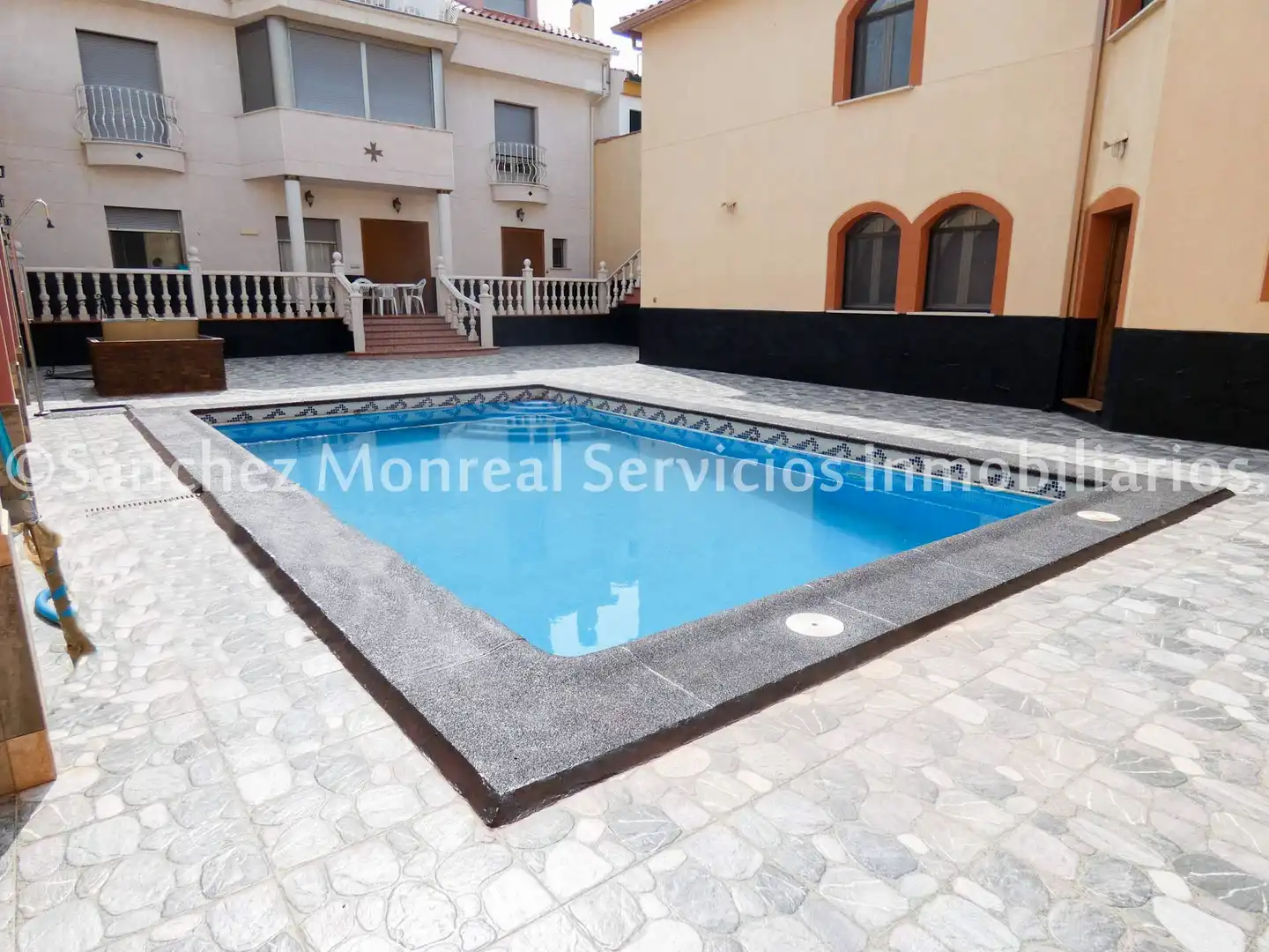 Casa con piscina en venta en Calle Porvenir