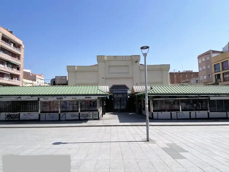 Vista exterior de Ático en venta en L'Hospitalet de Llobregat con Aire acondicionado, Calefacción y Terraza