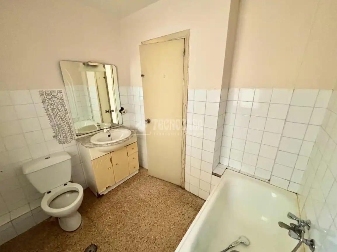 Badezimmer von Wohnung zum Verkauf in Meco mit Terrasse