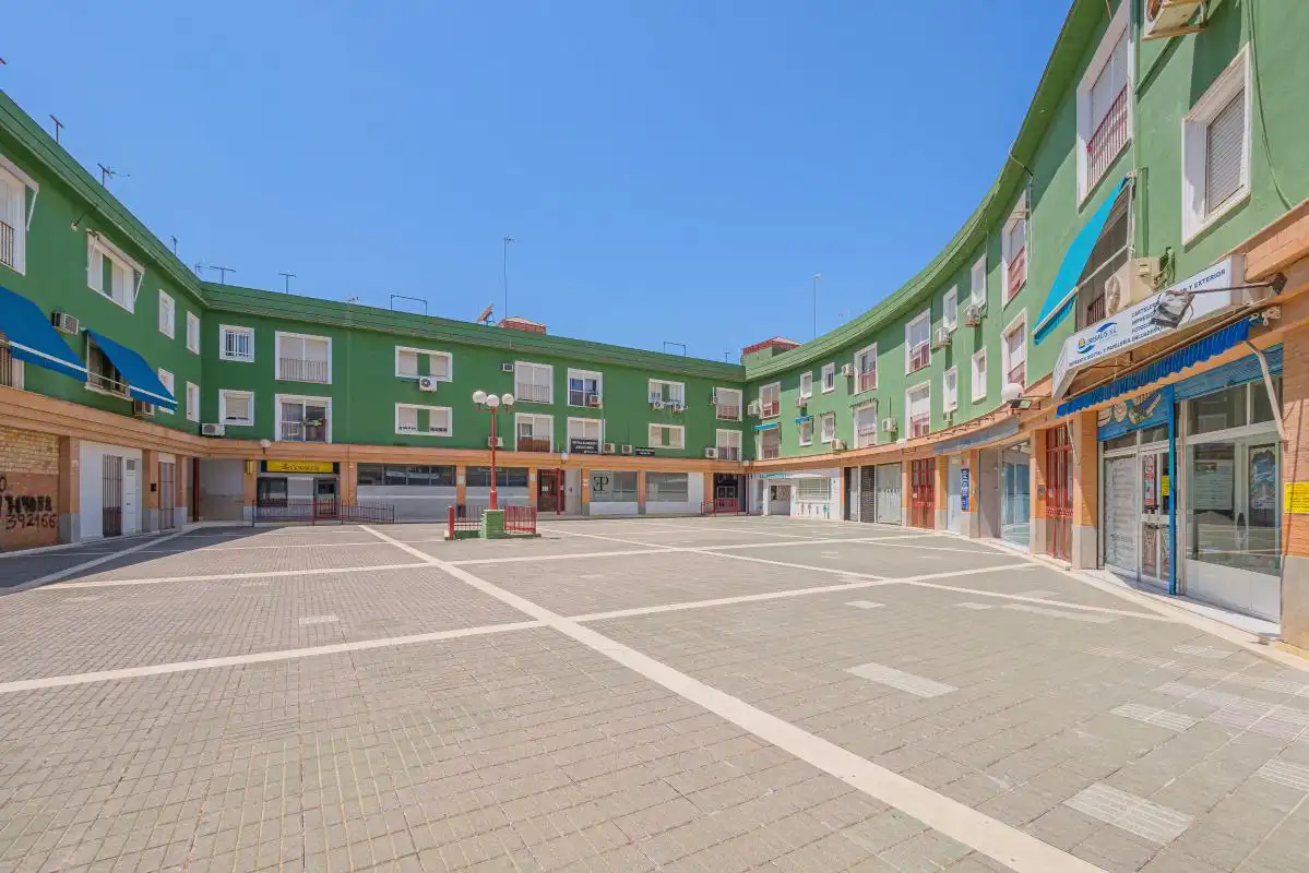 Exterior view of Flat for sale in Camas  with Air Conditioner, Heating and Storage room