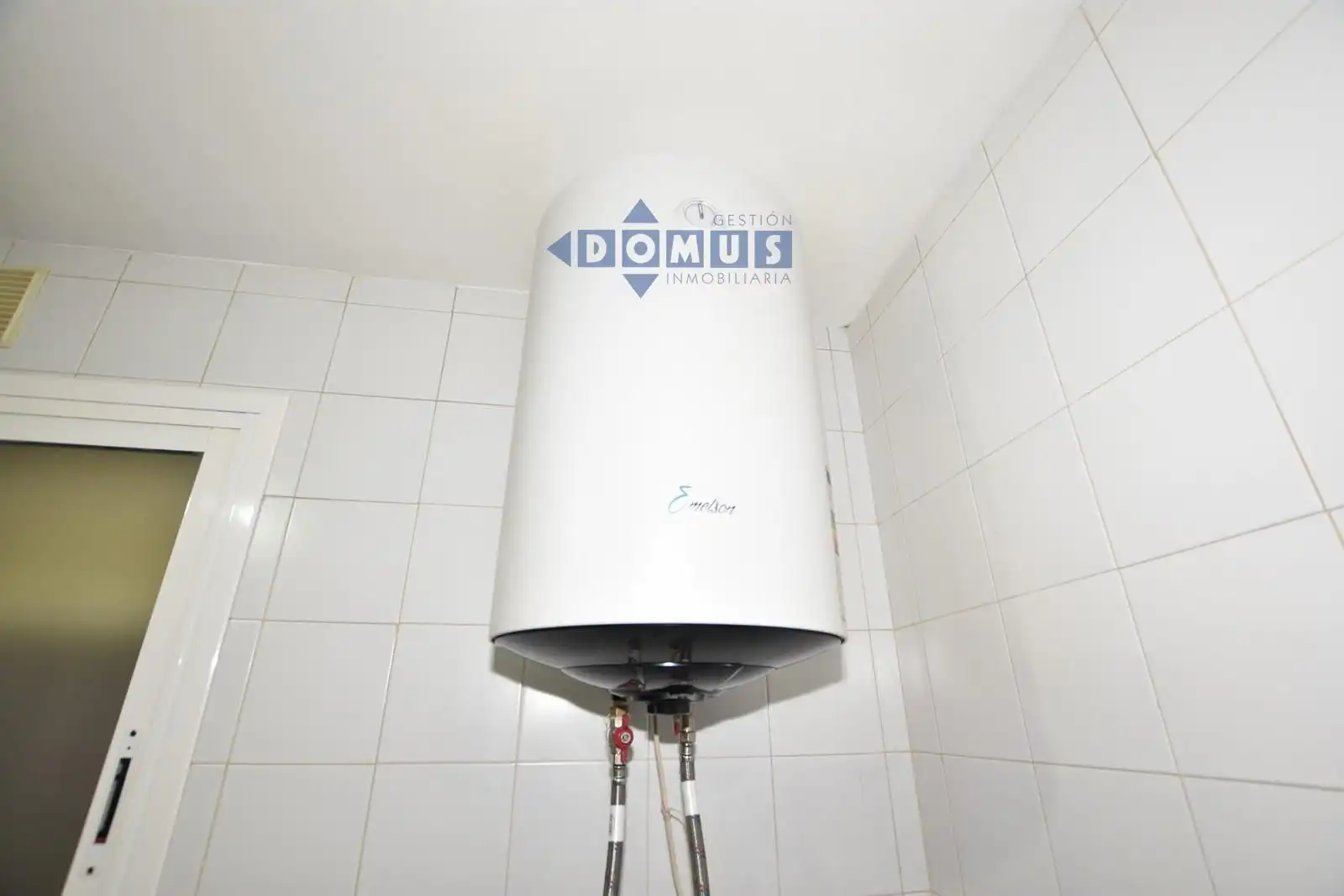 Baño de Piso en venta en Ronda con Aire acondicionado, Terraza y Amueblado