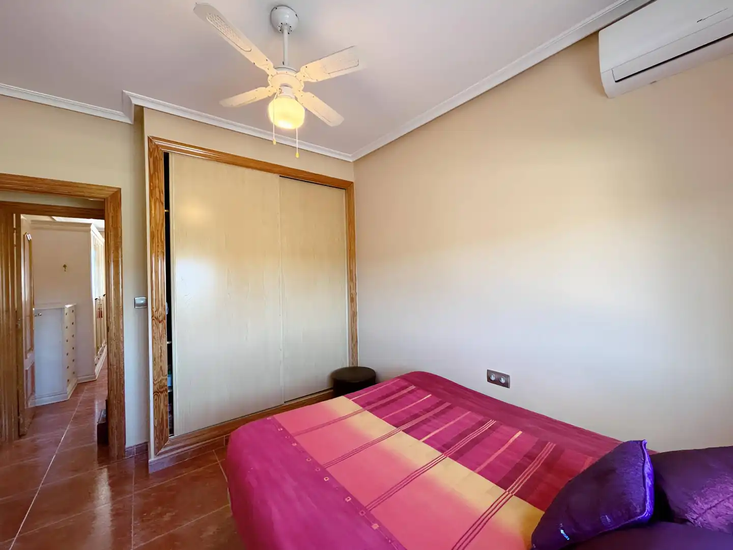 Habitación de Casa o chalet en venta en Alicante / Alacant con Aire acondicionado, Jardín privado y Trastero