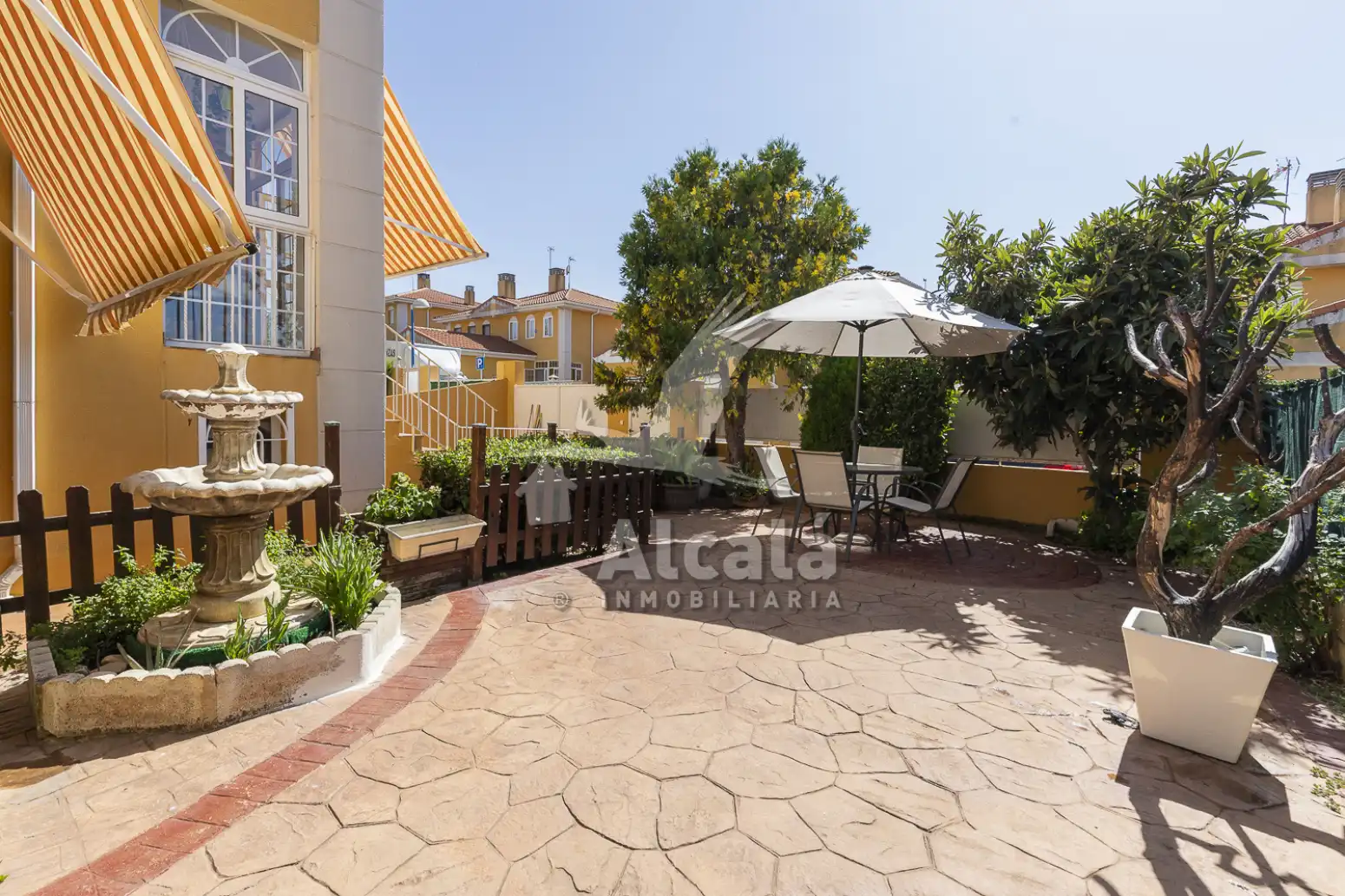 Casa aparellada amb piscina en venda a Torrejón del Rey, imagen 4