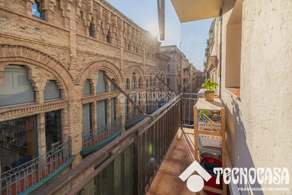 Terrassa de Pis en venda en Barcelona amb Aire condicionat i Balcó