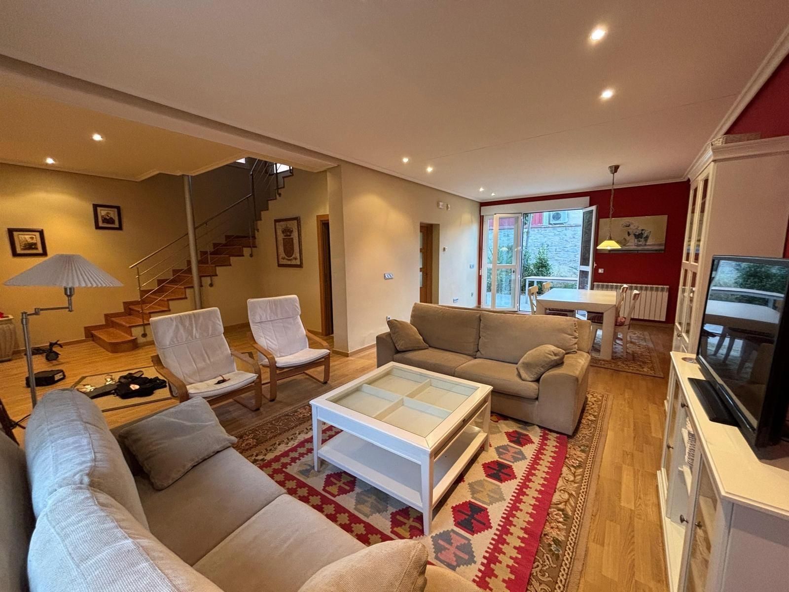 Sala d'estar de Casa o xalet de lloguer en Cabanillas amb Calefacció, Jardí privat i Terrassa
