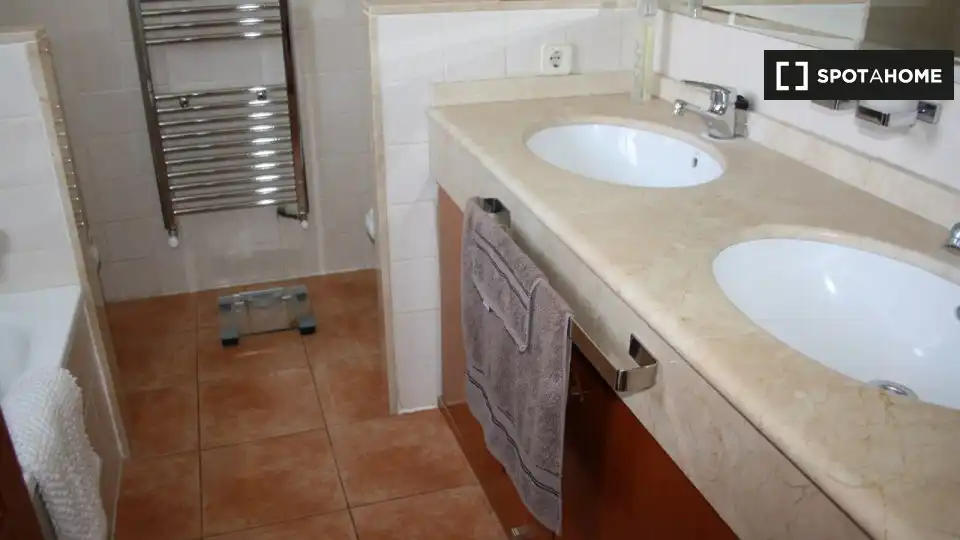 Bathroom of Flat for rent in Riba-roja de Túria  with Air Conditioner, Heating and Furnished
