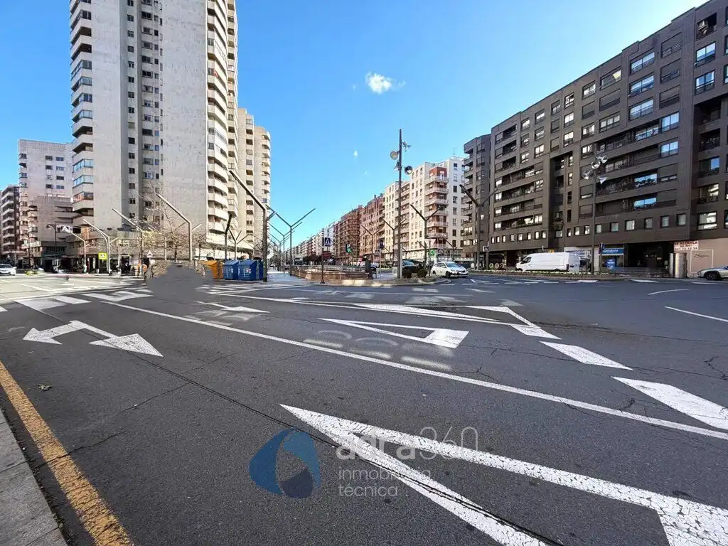 Vista exterior de Local en venda en  Logroño amb Aire condicionat