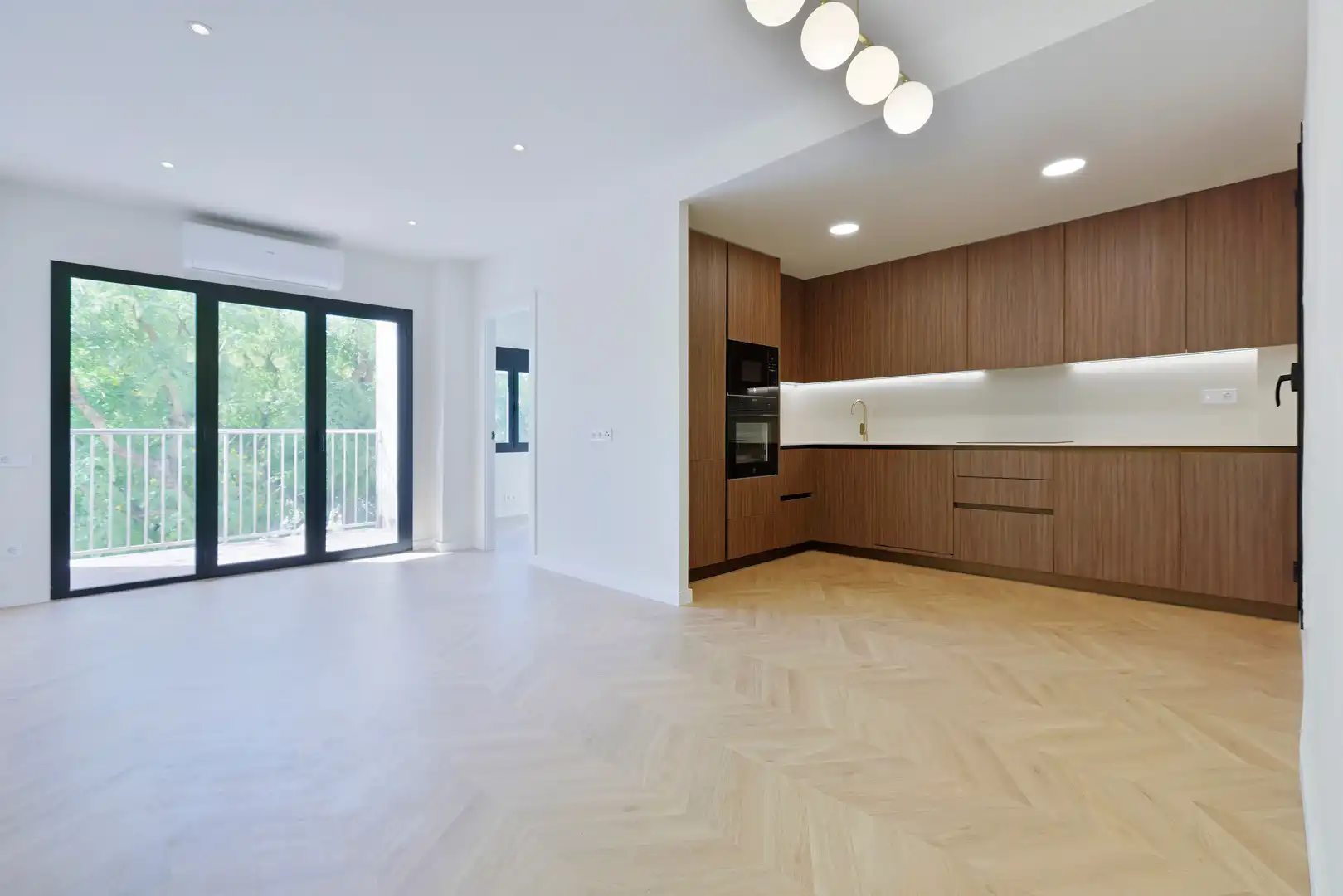 Kitchen of Flat for sale in L'Hospitalet de Llobregat  with Heating, Terrace and Balcony