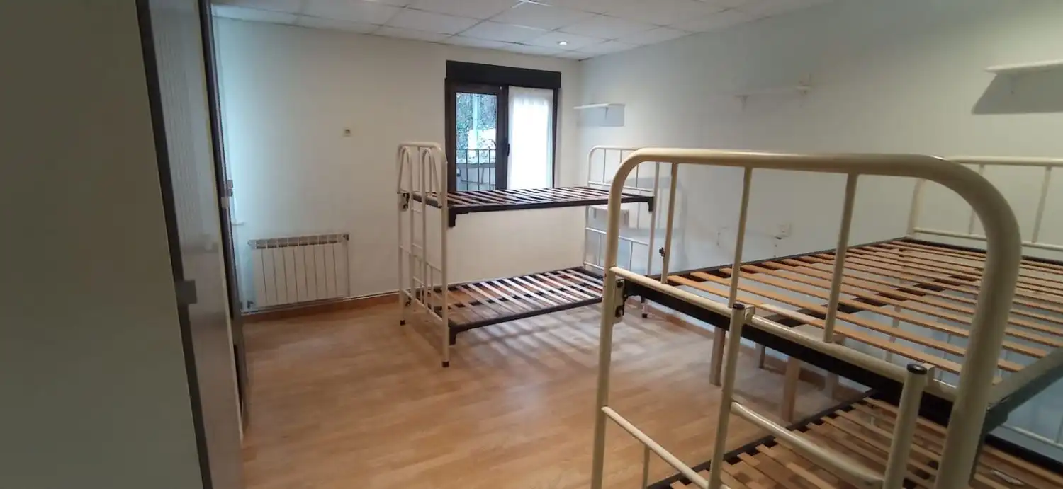Dormitori de Casa o xalet en venda en Oviedo  amb Calefacció i Parquet