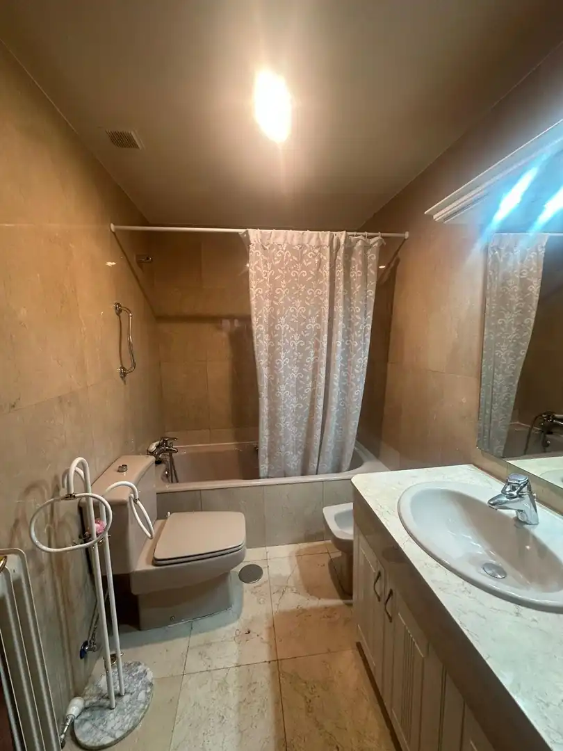 Baño de Piso en venta en León Capital  con Calefacción, Terraza y TV
