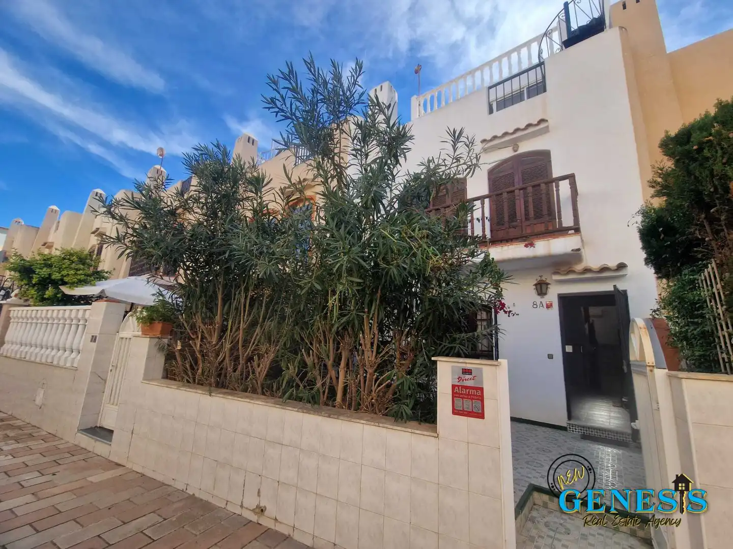 Vista exterior de Casa adosada en venda en Torrevieja amb Aire condicionat, Terrassa i Traster