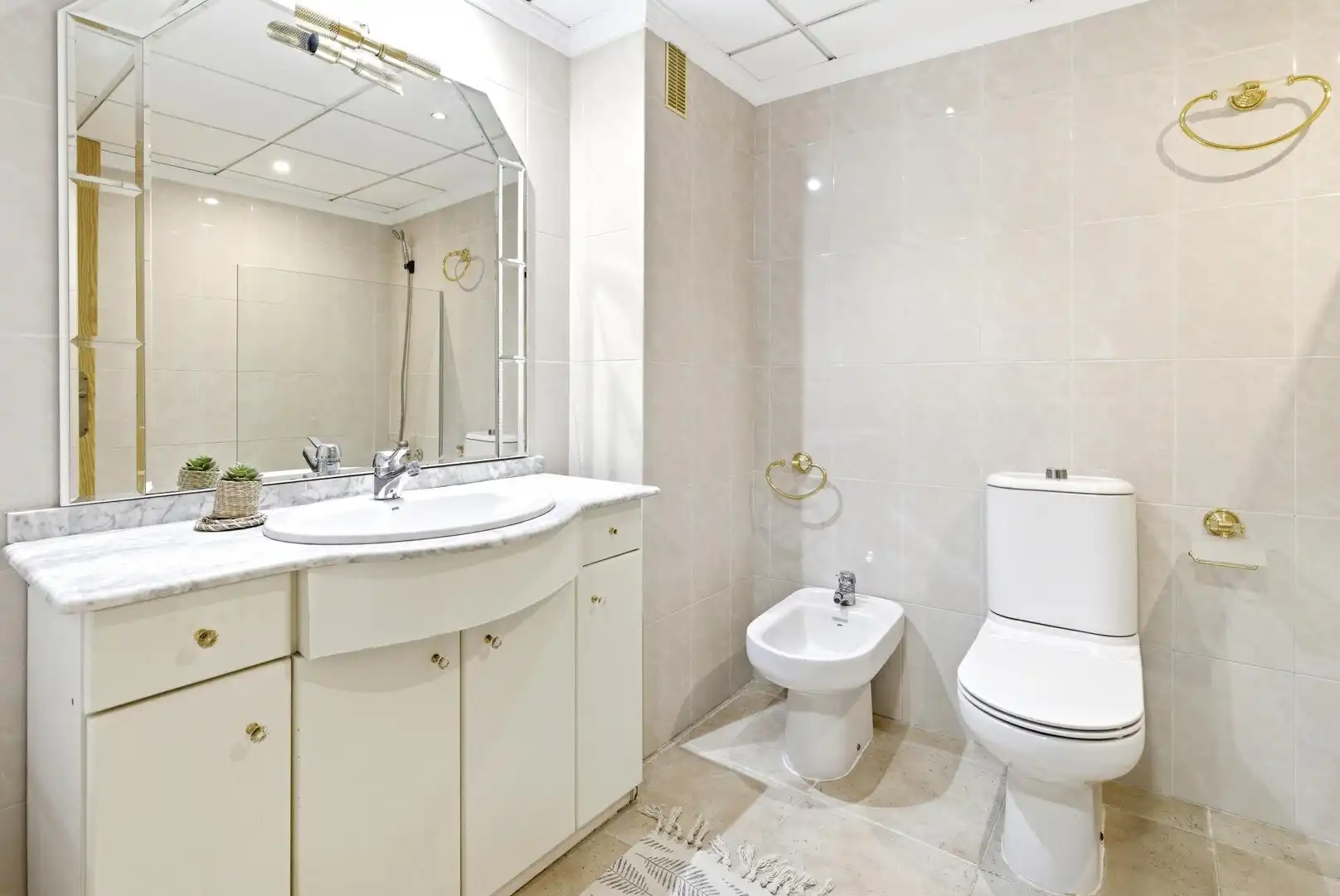 Baño de Casa adosada en venta en Xàtiva con Aire acondicionado, Terraza y Trastero