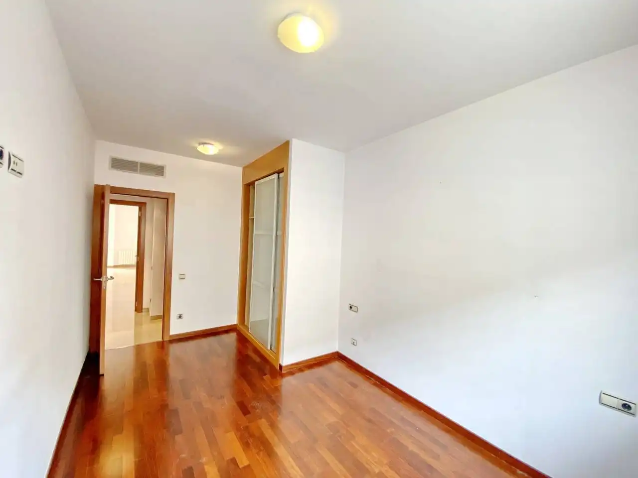 Dormitori de Pis en venda en Terrassa amb Aire condicionat, Calefacció i Parquet