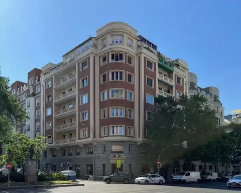 Vista exterior de Àtic en venda en Madrid amb Aire condicionat, Calefacció i Parquet