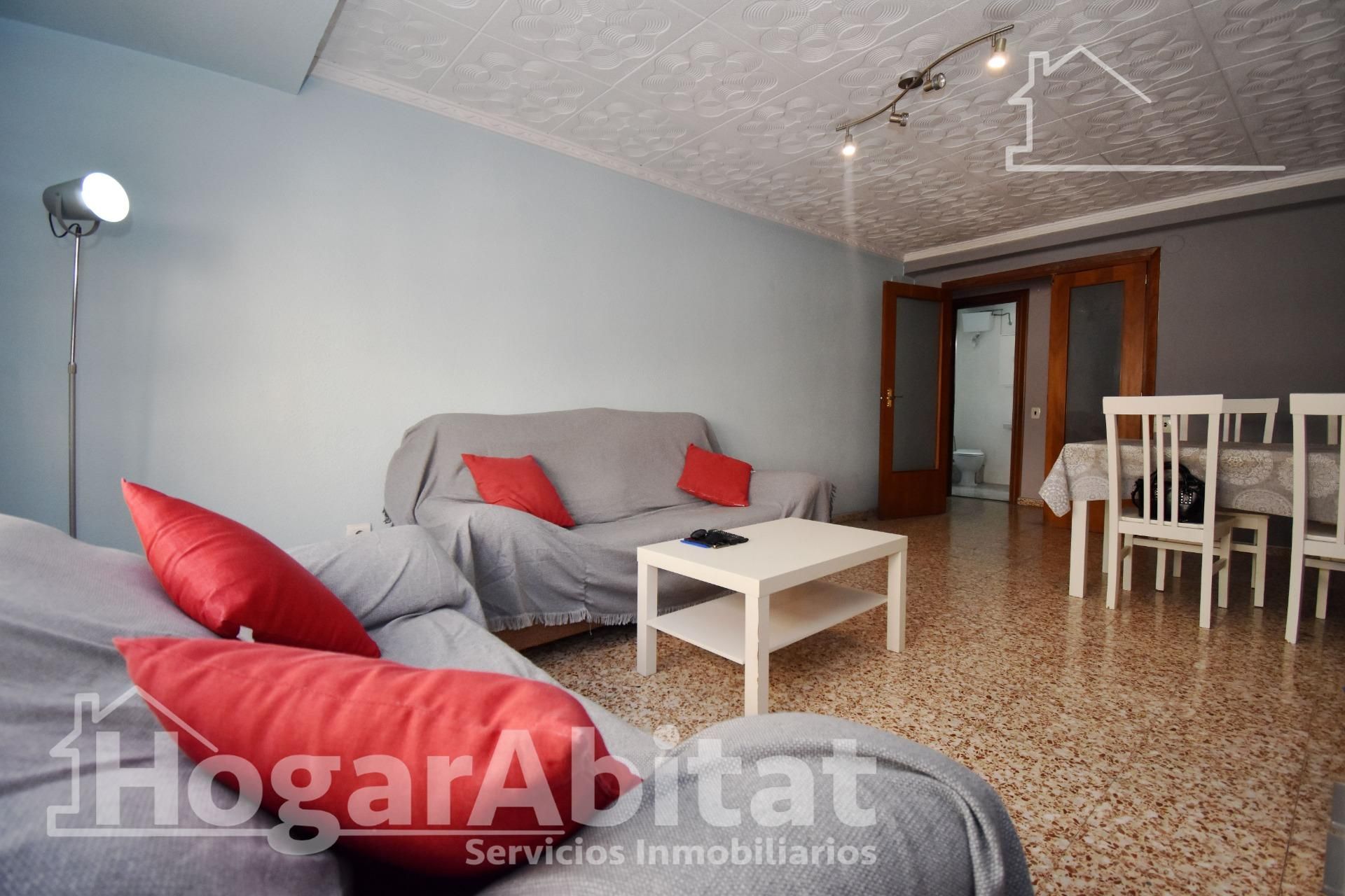 Living room of Flat for sale in Castellón de la Plana / Castelló de la Plana  with Furnished and Balcony