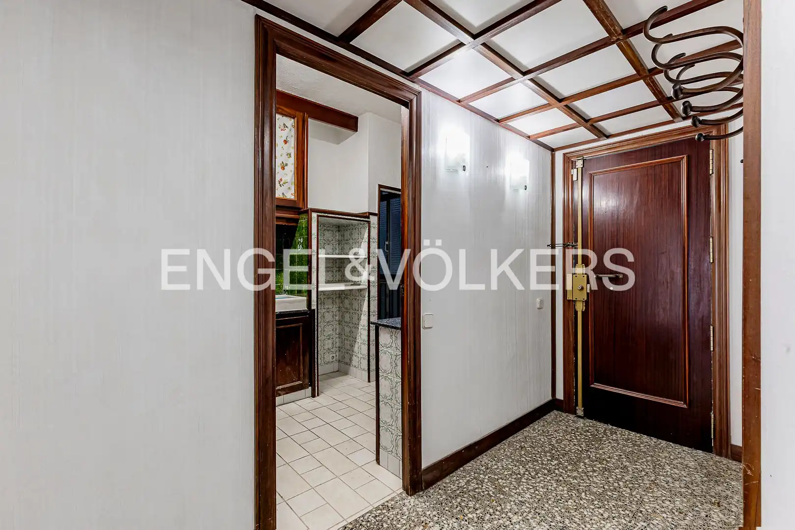 Wohnung zum Verkauf in Barcelona mit Klimaanlage, Heizung und Terrasse