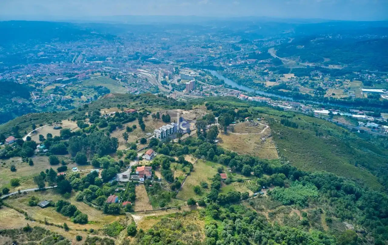 Vista exterior de Casa o xalet en venda en Ourense Capital  amb Calefacció, Jardí privat i Traster