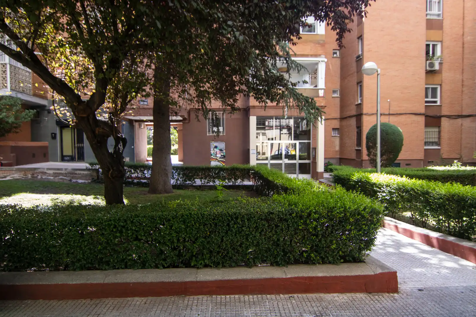 Exterior view of Commercial properties for rent in Madrid  with Air Conditioner