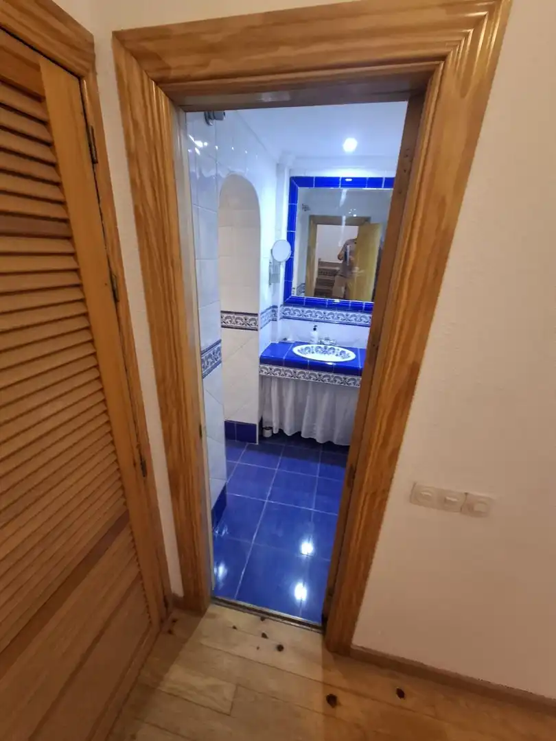 Badezimmer von Wohnungen zur Miete in Torremolinos mit Terrasse, Abstellraum und Möbliert