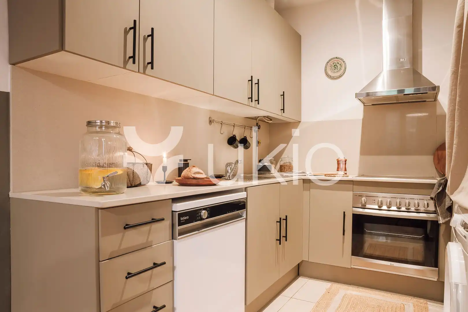 Cocina de Apartamento de alquiler en Barcelona con Aire acondicionado, Calefacción y Amueblado