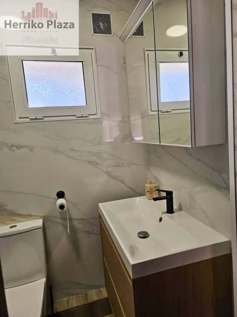 Baño de Piso en venta en Barakaldo  con Calefacción