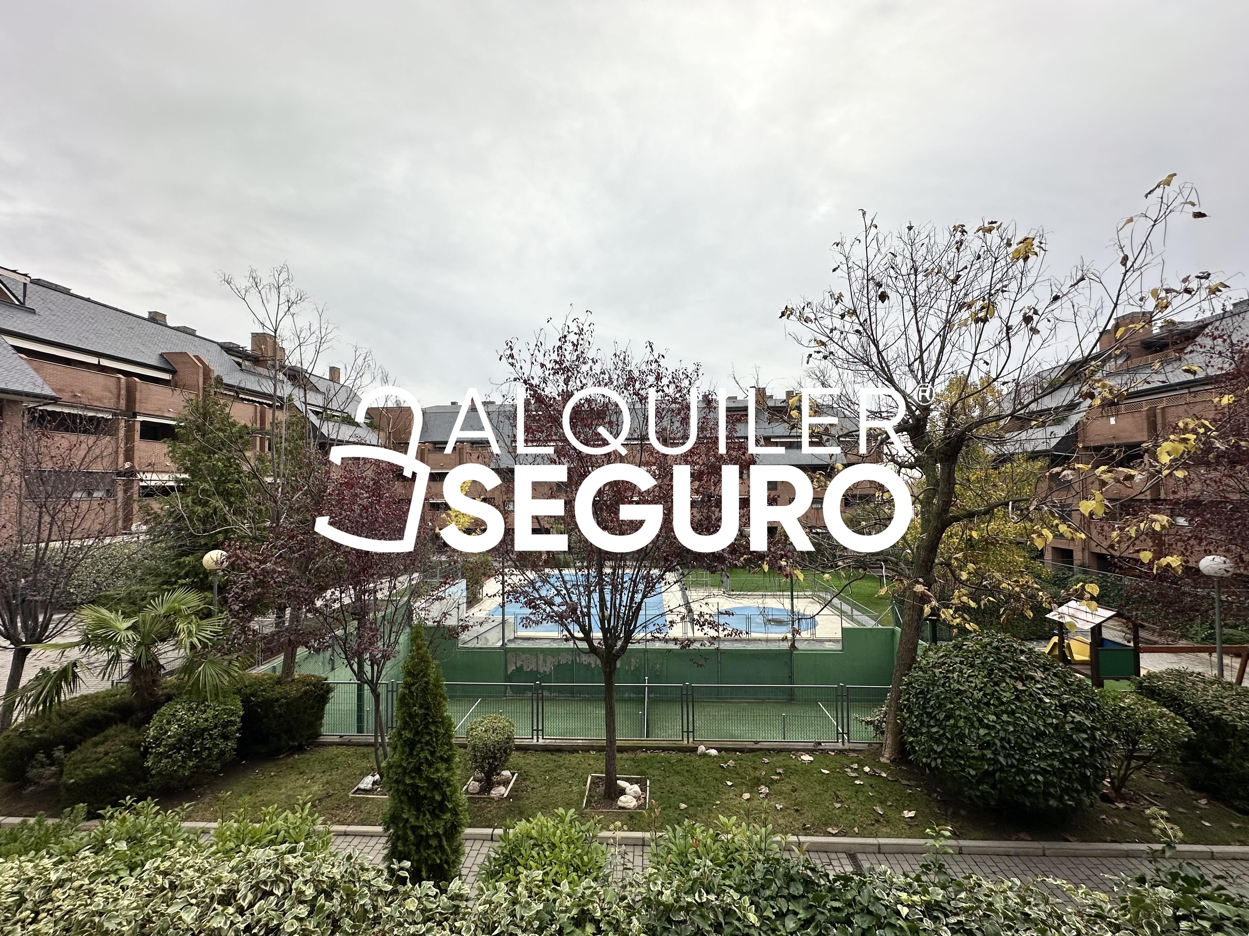 Piscina de Pis de lloguer en Pozuelo de Alarcón amb Aire condicionat, Calefacció i Terrassa