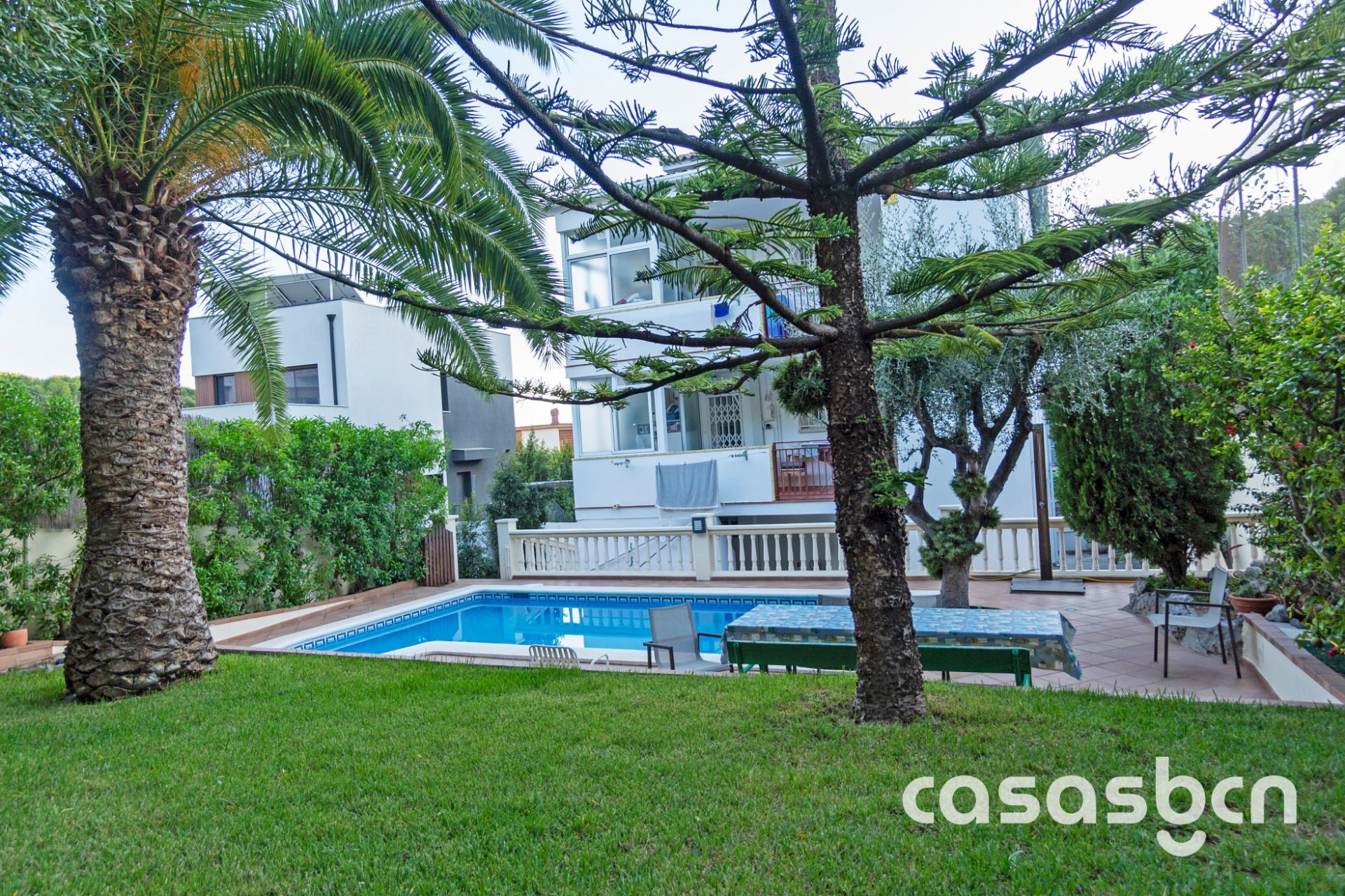 Piscina de Casa o xalet en venda en Castelldefels amb Aire condicionat, Calefacció i Jardí privat