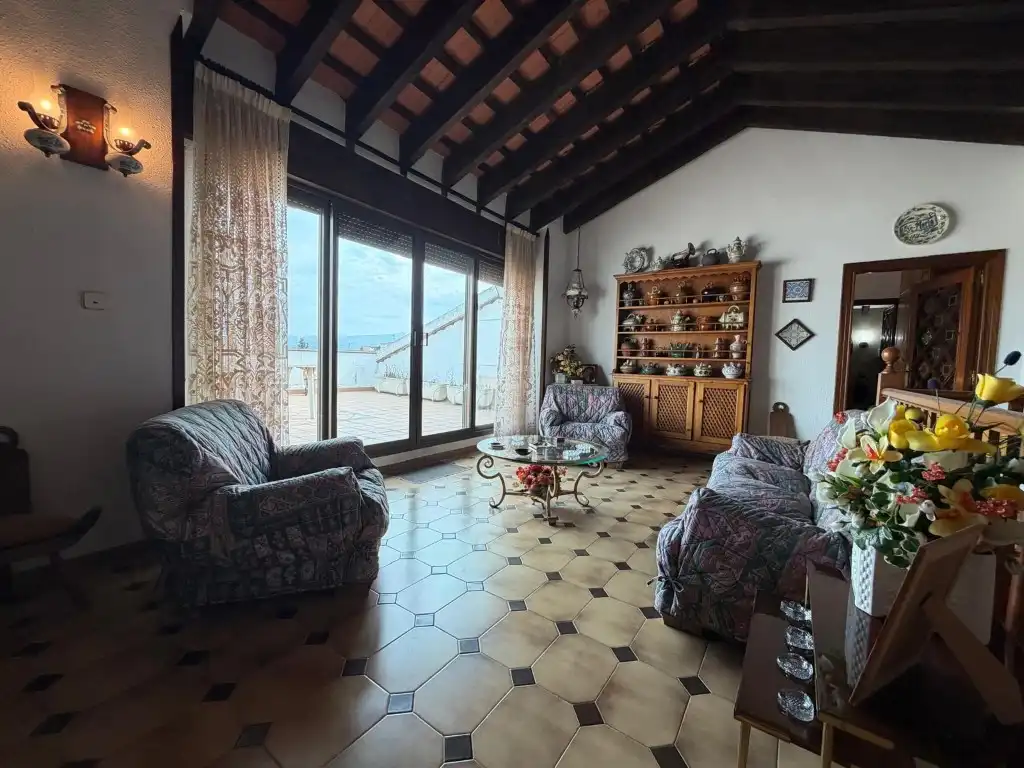 Wohnzimmer von Dachboden zum Verkauf in Segorbe