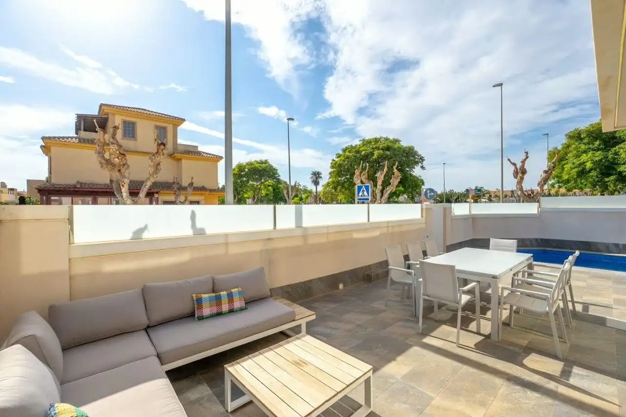 Chalet con piscina en venta en Pilar de la Horadada ciudad, imagen 4