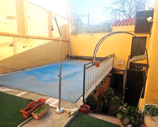 Swimming pool of Single-family semi-detached for sale in Casarrubios del Monte  with Air Conditioner, Heating and Private garden