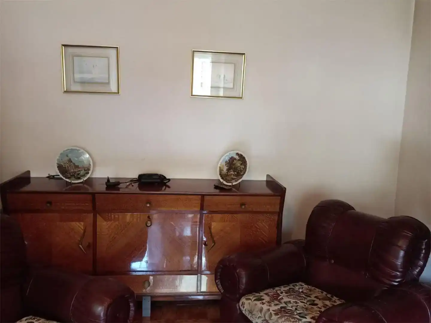Sala d'estar de Casa o xalet en venda en Valdelugueros amb Terrassa
