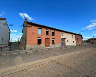 Vista exterior de Casa o xalet en venda en Gusendos de los Oteros amb Terrassa i Balcó