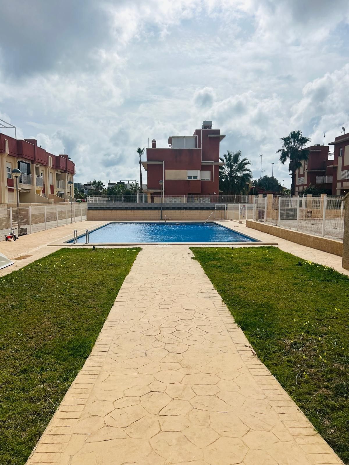 Piscina de Apartament en venda en Orihuela amb Terrassa, Balcó i Piscina comunitària