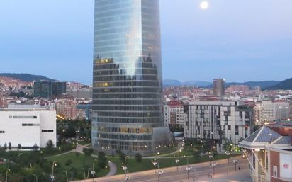 Vista exterior de Pis de lloguer en Bilbao  amb Calefacció, Moblat i Forn