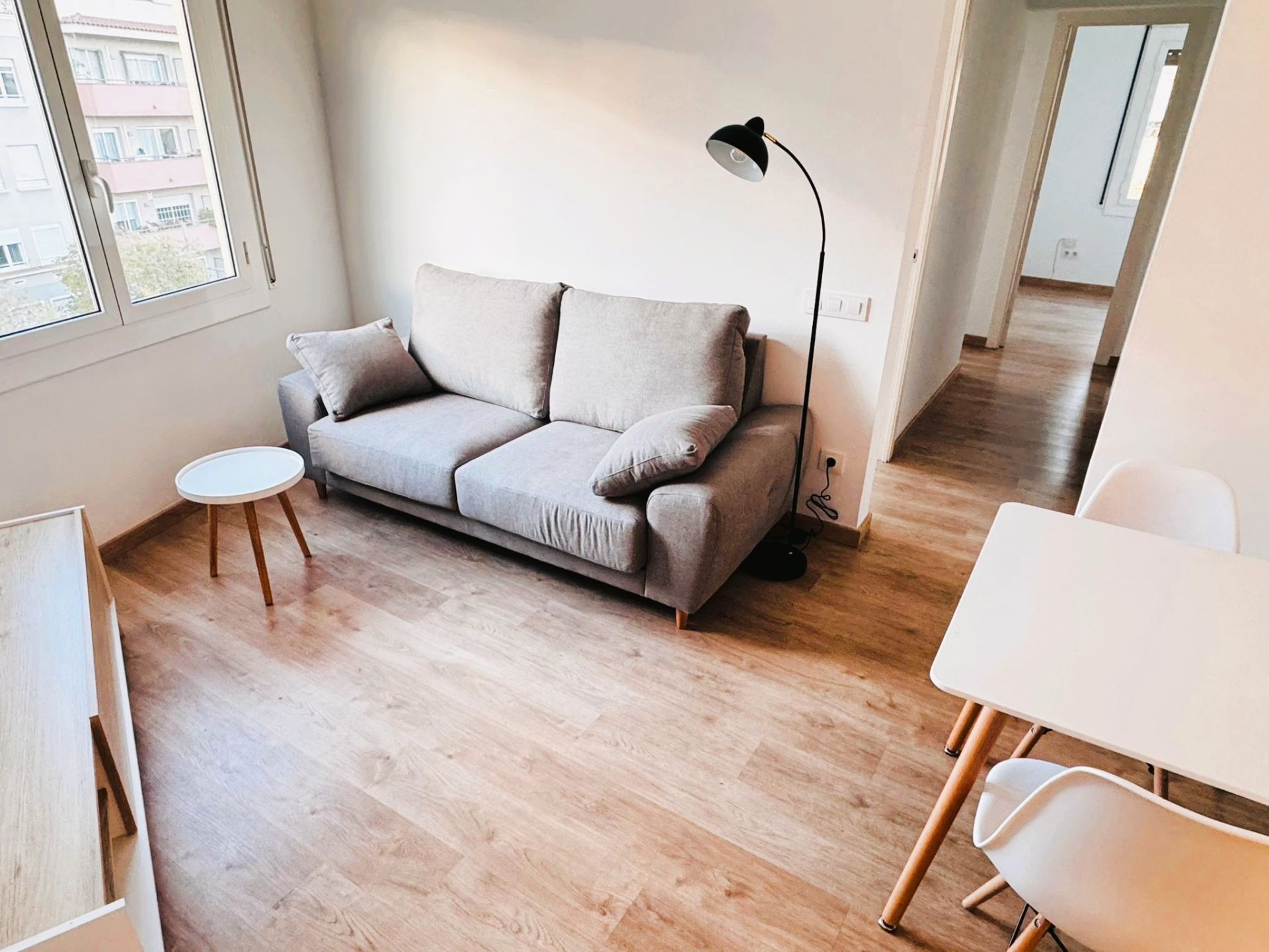 Sala d'estar de Pis de lloguer en  Barcelona Capital amb Parquet, Moblat i Forn