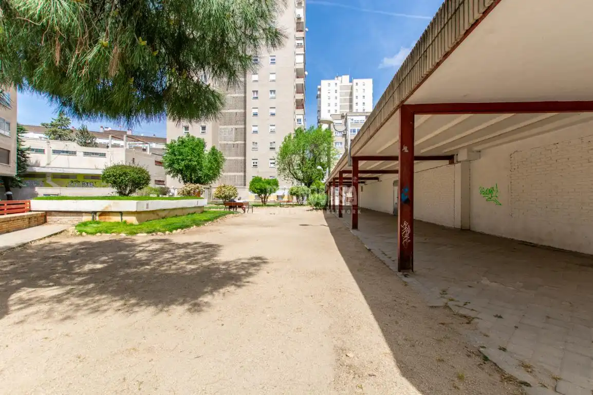 Parking de Piso en venta en Madrid con Trastero
