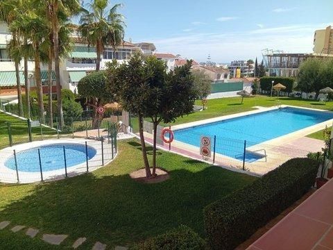 Piscina de Apartament en venda en Torremolinos amb Terrassa i Piscina comunitària