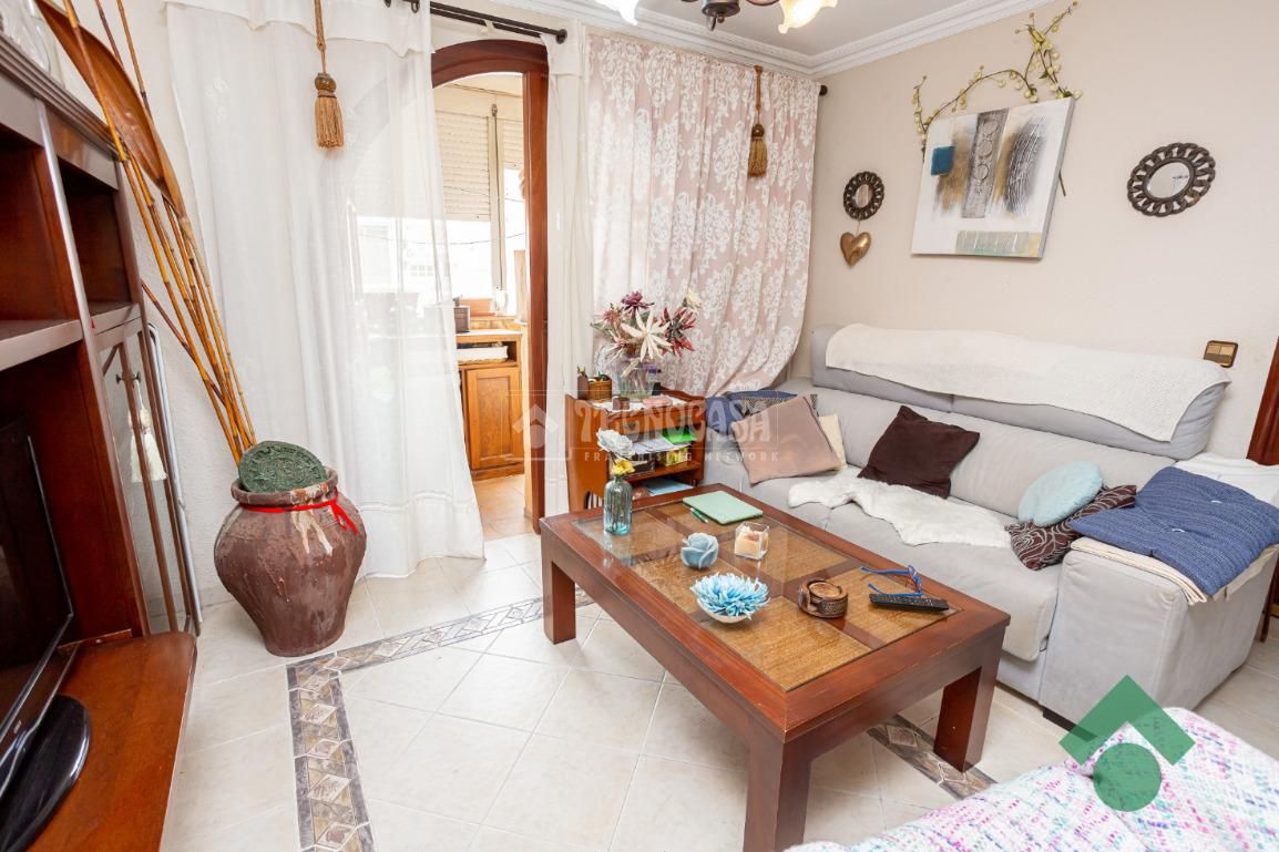 Living room of Flat for sale in Algeciras  with Air Conditioner and Furnished